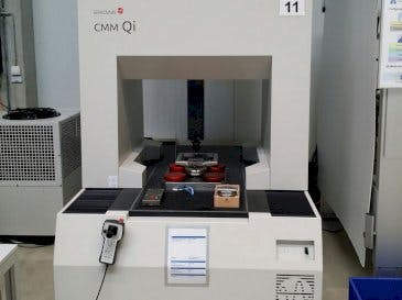 Čelní pohled  na EROWA CMM Qi  stroj