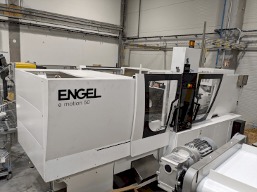 Čelní pohled  na Engel e-motion 170/50 TL  stroj